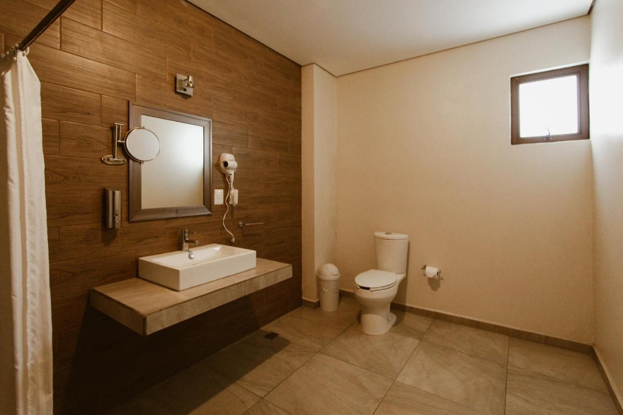 Hotel Guiva Aeropuerto Oaxaca ภายนอก รูปภาพ