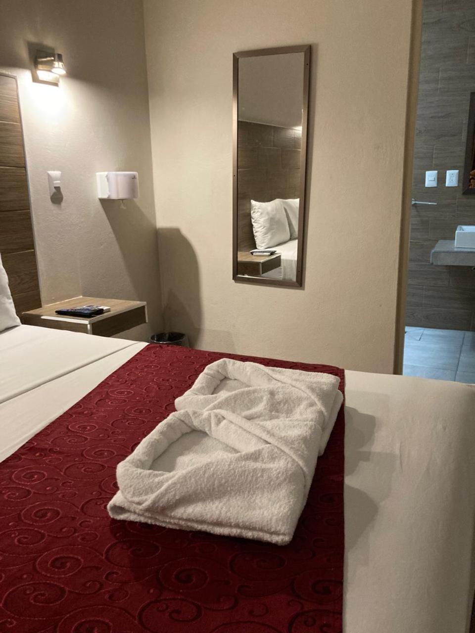 Hotel Guiva Aeropuerto Oaxaca ภายนอก รูปภาพ