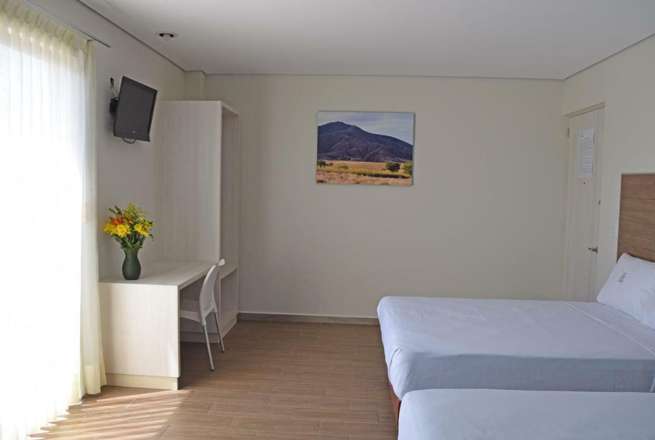 Hotel Guiva Aeropuerto Oaxaca ภายนอก รูปภาพ